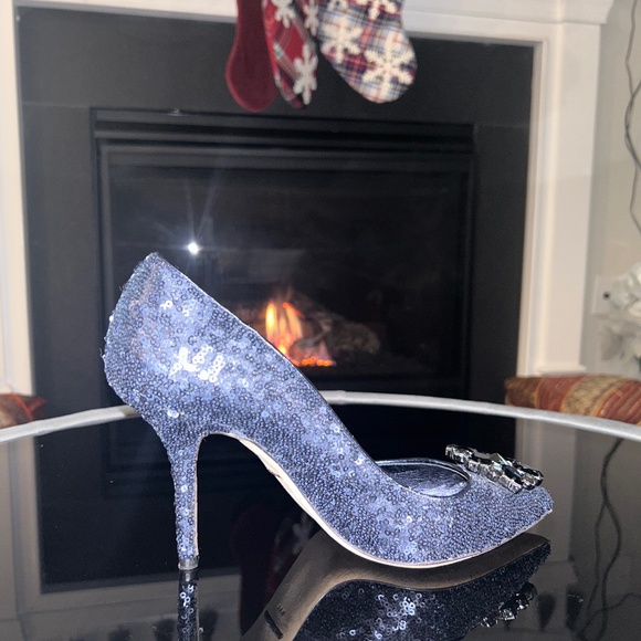 DOLCE & GABBANA BELLUCCI SEQUINED PUMPS WITH BROOCH - Picture 2 of 4